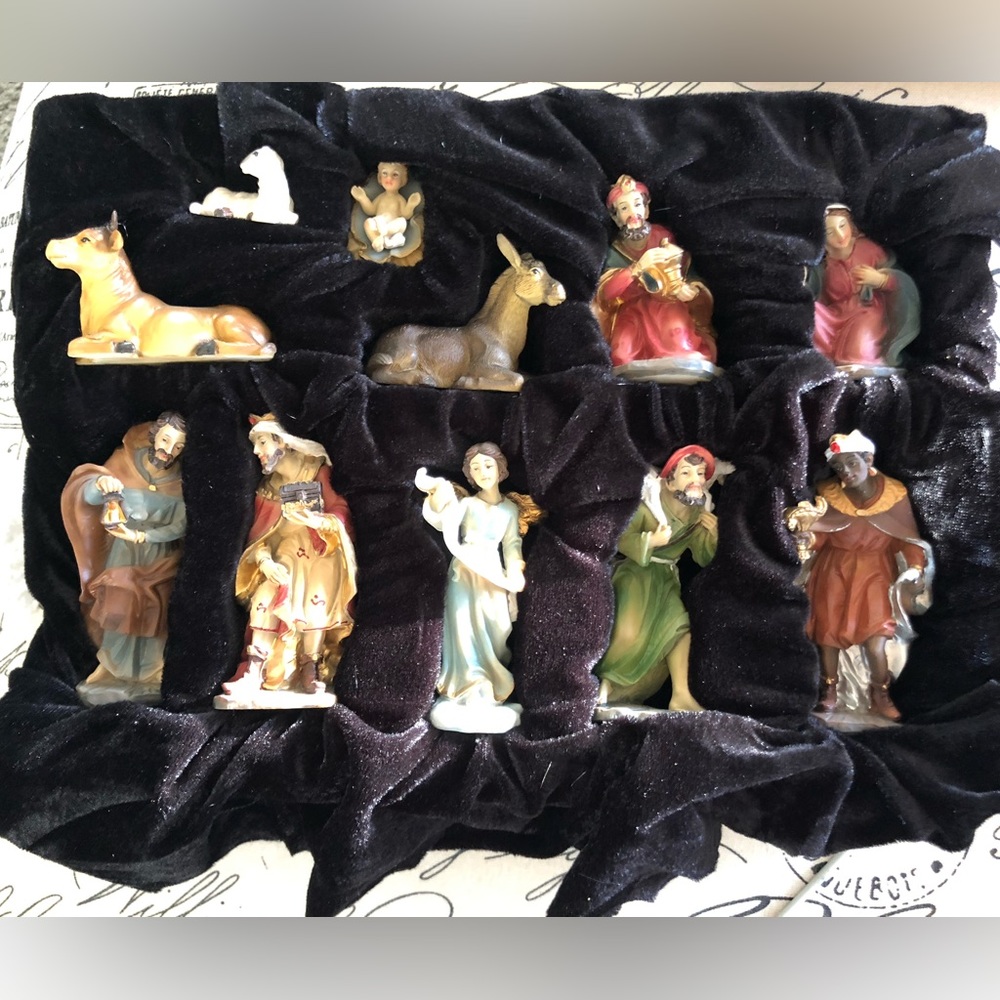 Promise Nativity Set. 11-piece collection!